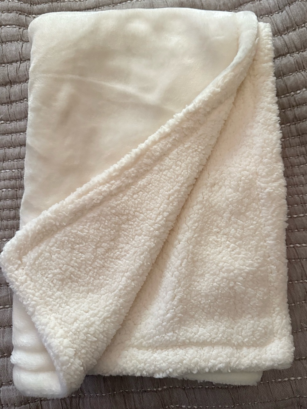 Fuzzy Sherpa Baby Blanket Ivory NWOT